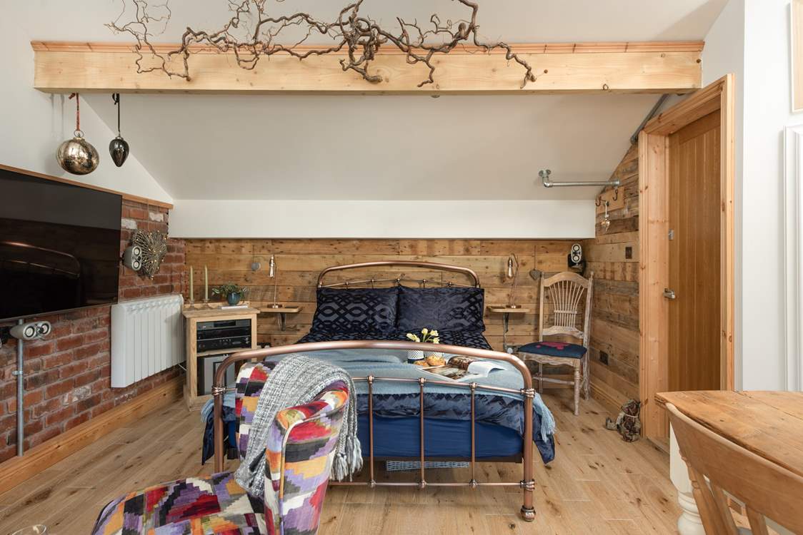 The luxurious bed has a fabulous brass bedstead, giving the cabin a rustic and industrial, yet chic look and feel.