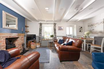 Coastal shades in the sitting/dining-room perfectly complement the setting
