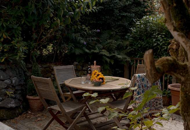 Lazy alfresco eating or the perfect sundowner spot.