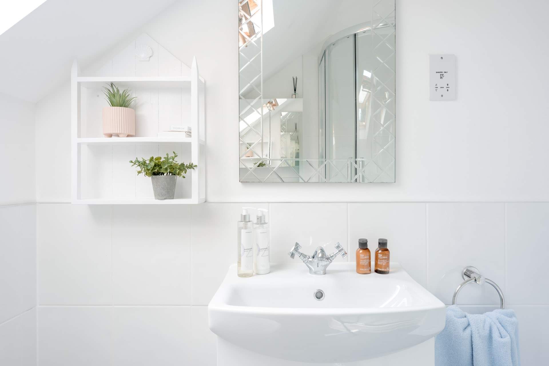 The shower room sits just outside both bedrooms.