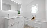 And a gorgeous bath! - Thumbnail Image