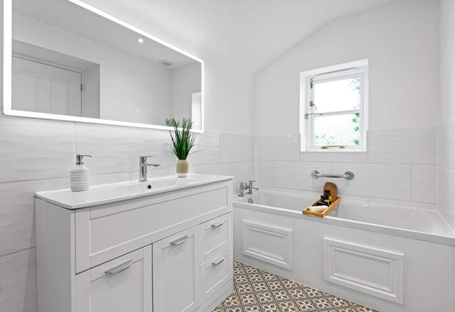 And a gorgeous bath!