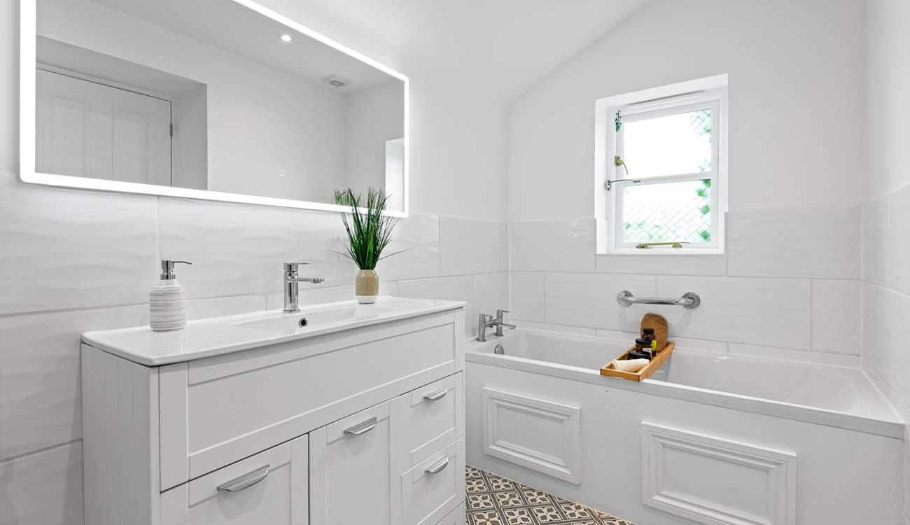 And a gorgeous bath!