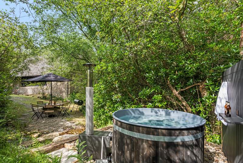 Blissful days and dreamy evenings under the stars in the hot tub.