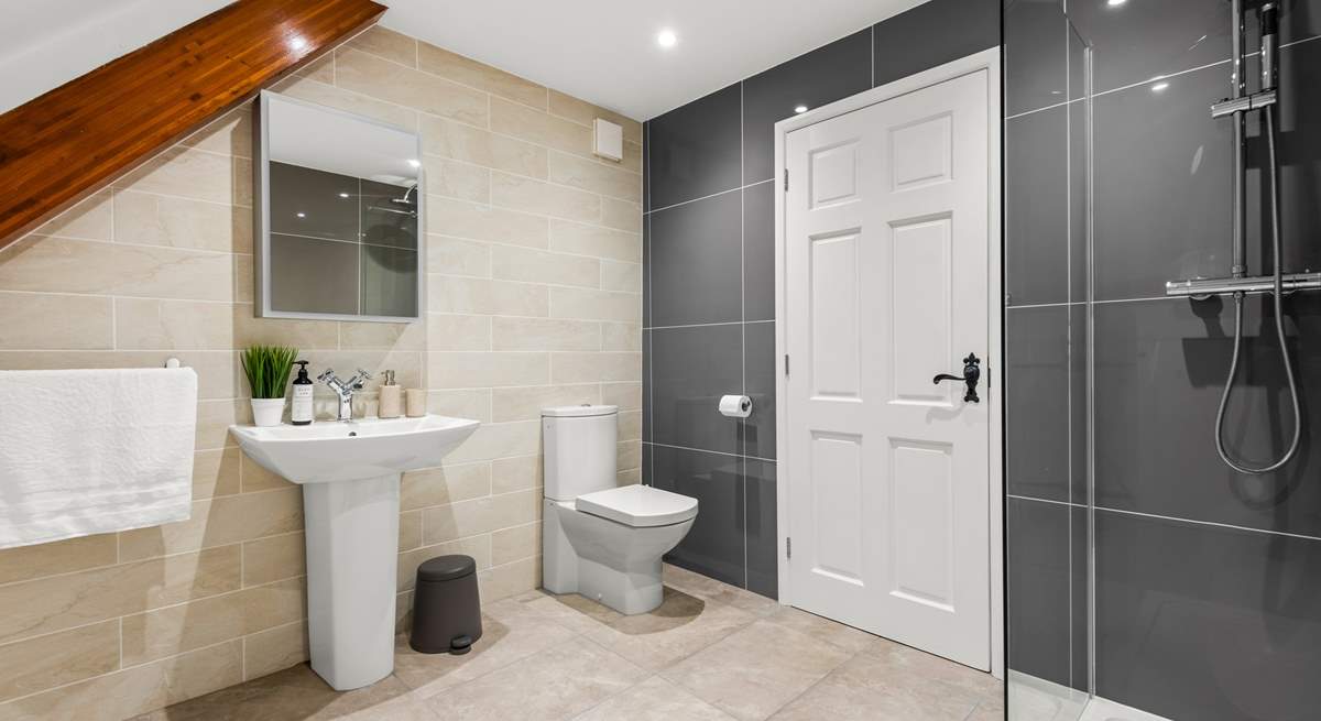 The super en suite has a fabulous walk-in shower.