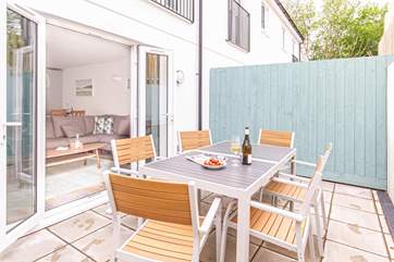 Enjoy al fresco dining in the Cornish sunshine.