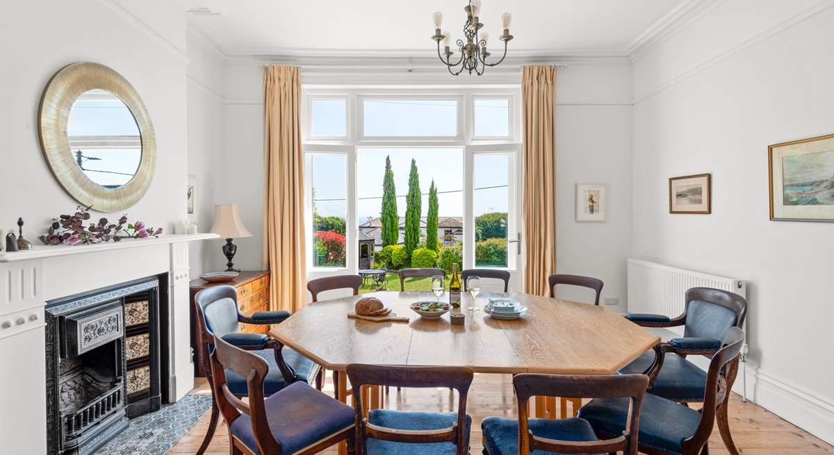 Enjoy late lunches and hearty suppers together around the large dining-table.