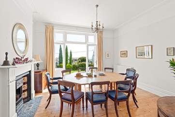 This property is perfect for those dreaming of a sociable holiday with loved ones. The table can be extended to seat 12 guests.