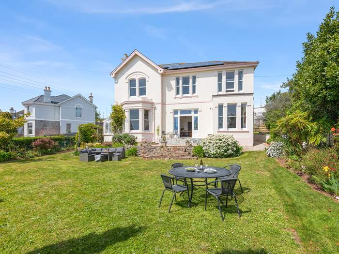 Duncombe, Sleeps 12 in Teignmouth