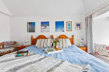A cosy bedroom.