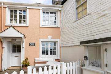 Manor Cottage is tucked away just off the harbourside in St Mawes.