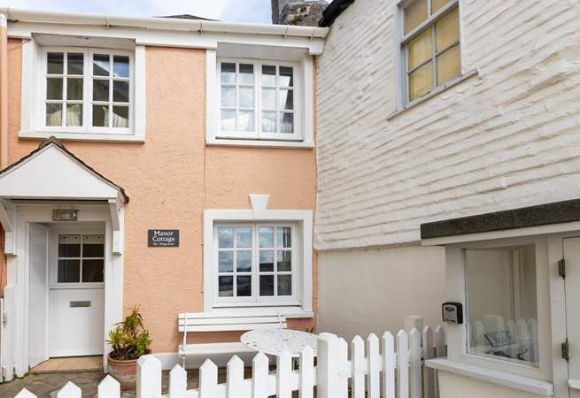 Manor Cottage is tucked away just off the harbourside in St Mawes.