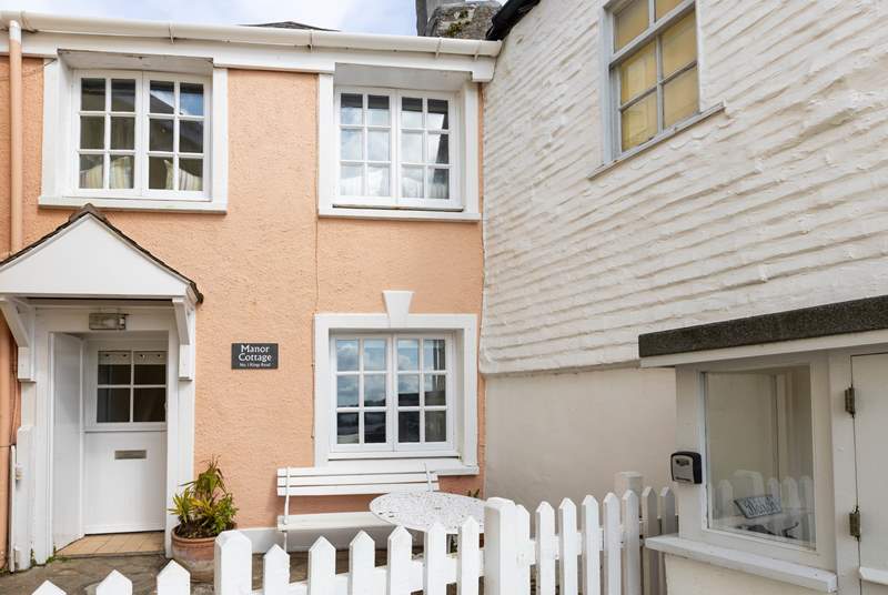 Manor Cottage is tucked away just off the harbourside in St Mawes.