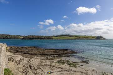 Tavern beach can be found over the road, how convenient it that? This image is of the beach at low tide.