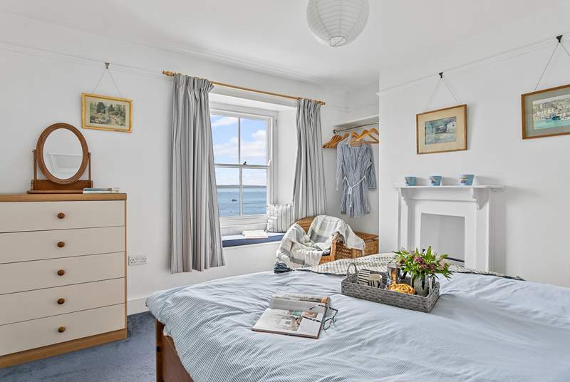 Watch the sailing boats from the window seat of this first floor bedroom.