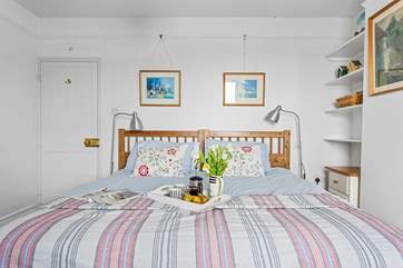The ‘zip and link’ (super-king or twin) beds in bedroom 3 can be made into a super-king bed.