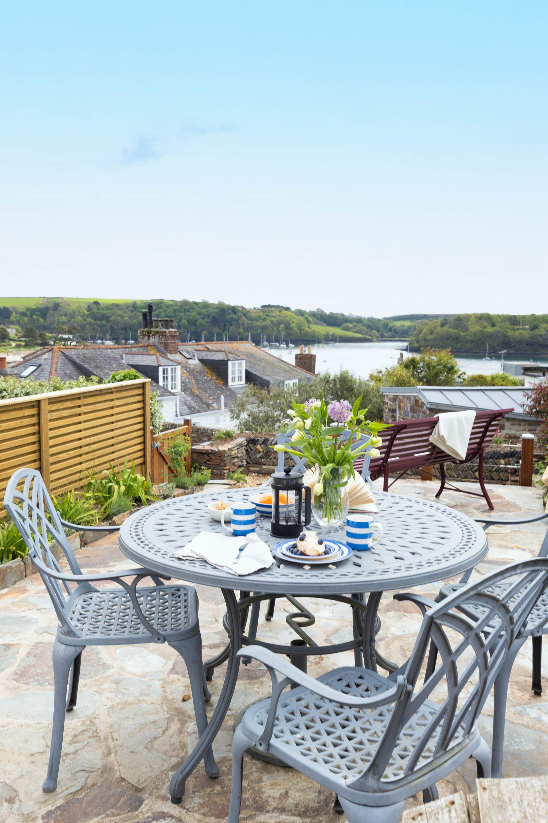 Gather round and discuss the holiday adventures. 