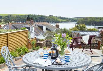 Gather round and discuss the holiday adventures. 