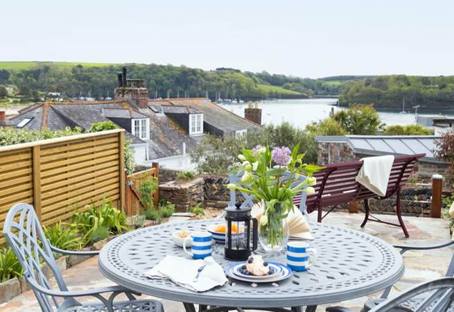 Gather round and discuss the holiday adventures. 