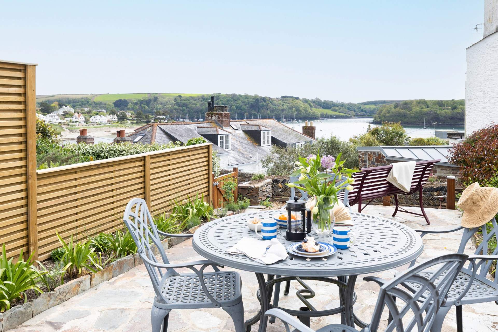 Holidays are made for al fresco dining.