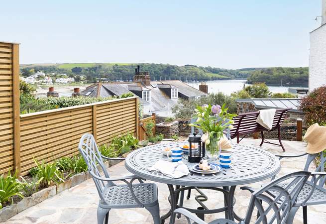 Holidays are made for al fresco dining.