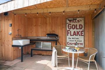 This brilliant outdoor kitchen is perfect for al fresco dining.