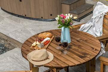 Dine al fresco.