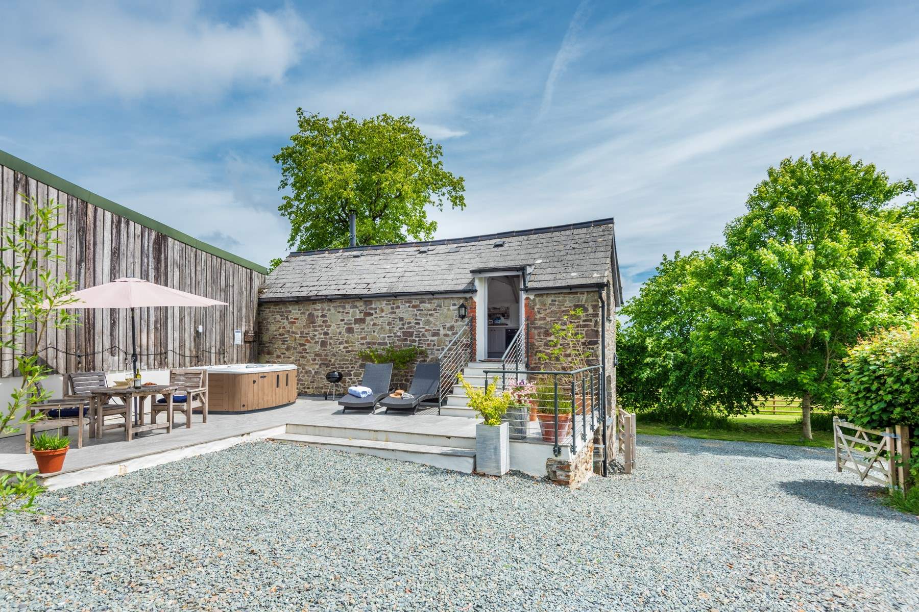 Enjoy sunny afternoons here.