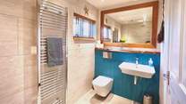 The shower-room. 