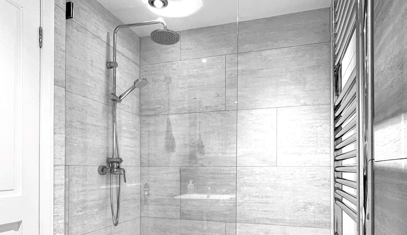 The sleek shower-room for a refreshing shower after a busy day.