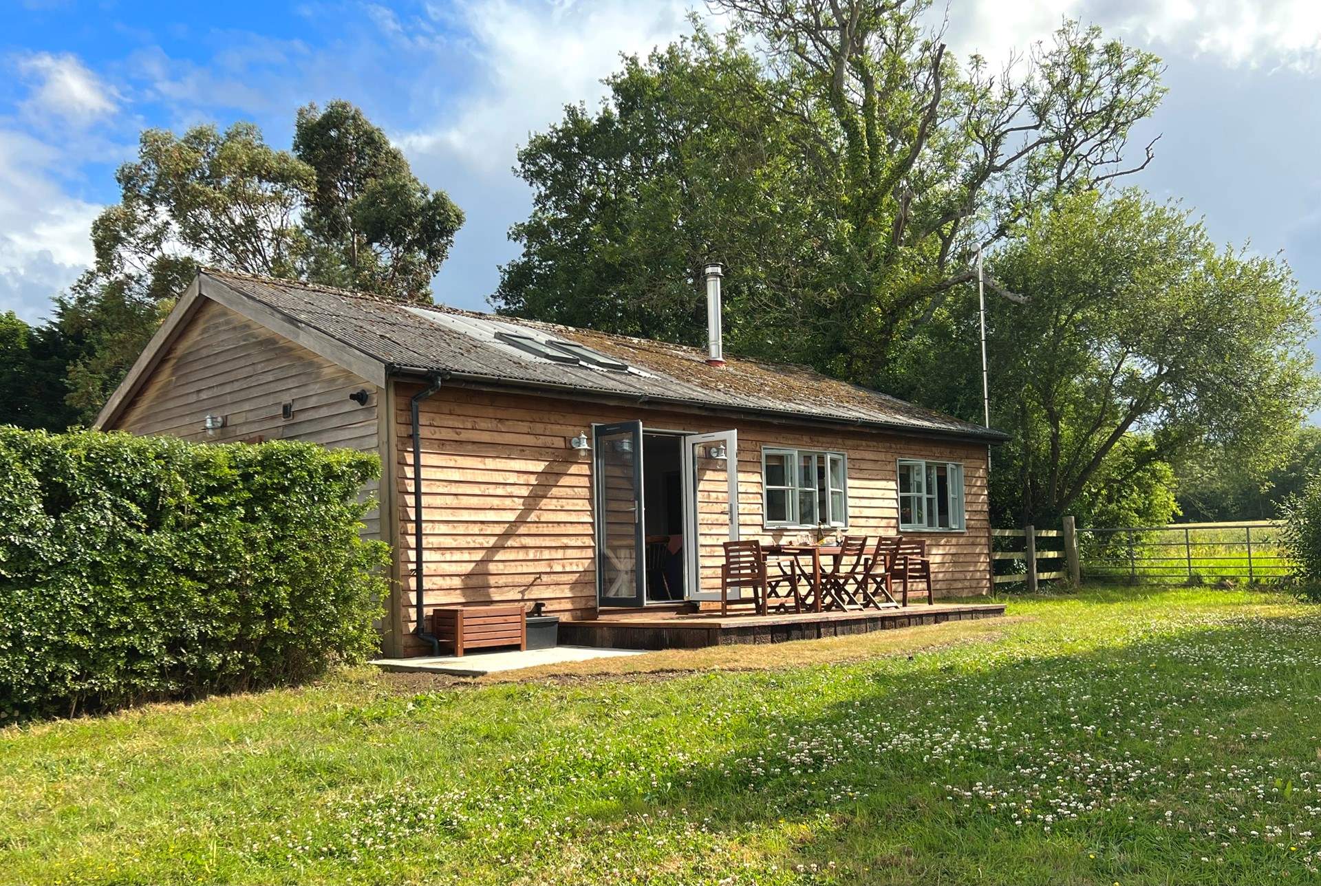 Holiday cottage dog sales friendly enclosed garden