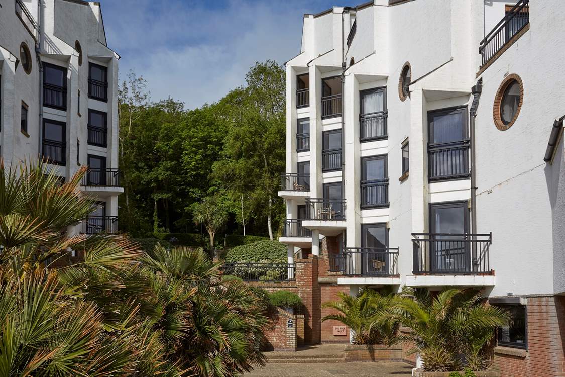 18 Seaview Bay is in a delightful setting in sub-tropical gardens.