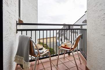 Enjoy your morning coffee to the sound of the sea!