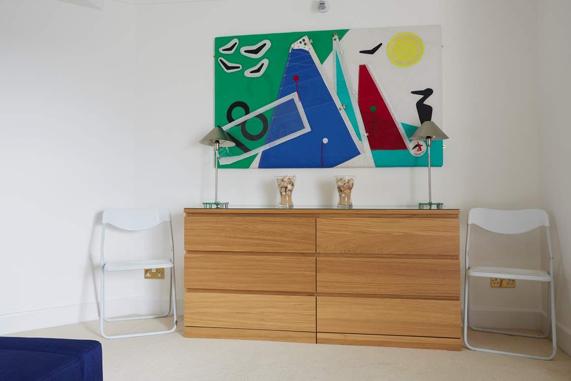 Giving a nod to its seaside location, the nautical theme flows through the apartment.