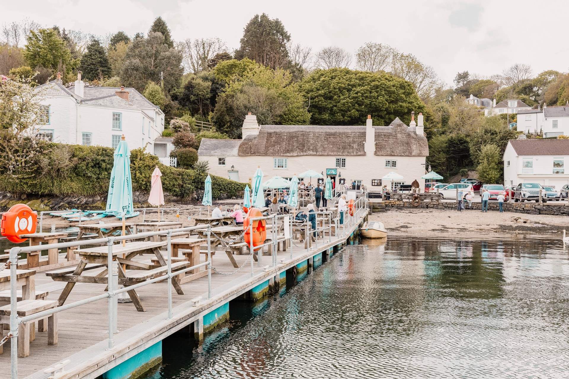 The Pandora Inn is only a short walk from Pippin and what a pretty pub it is. 