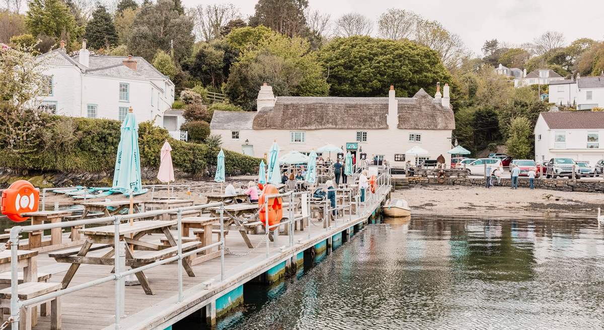 The Pandora Inn is only a short walk from Pippin and what a pretty pub it is. 