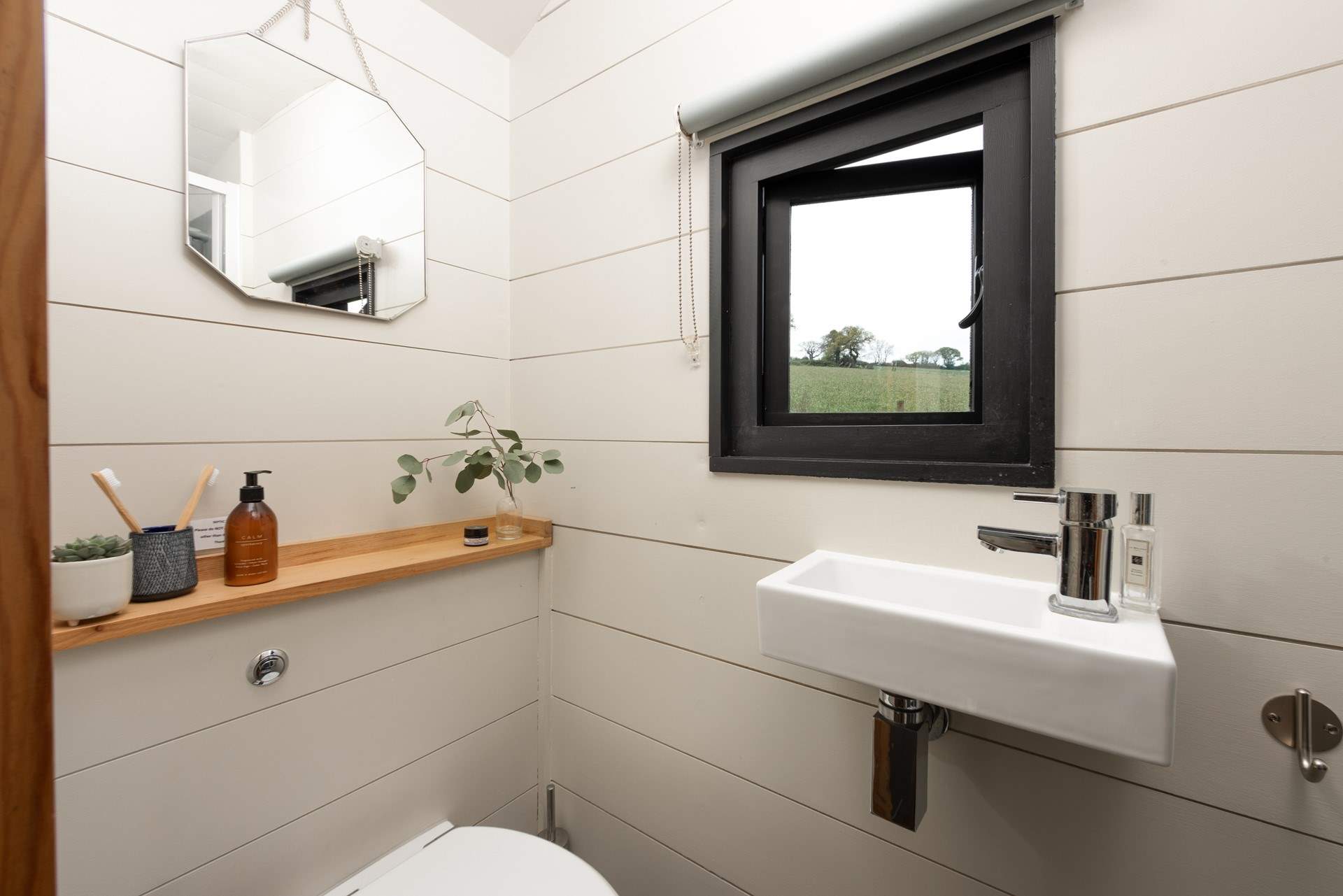 The shower-room is perfectly equipped for freshening up after a day on the water. 