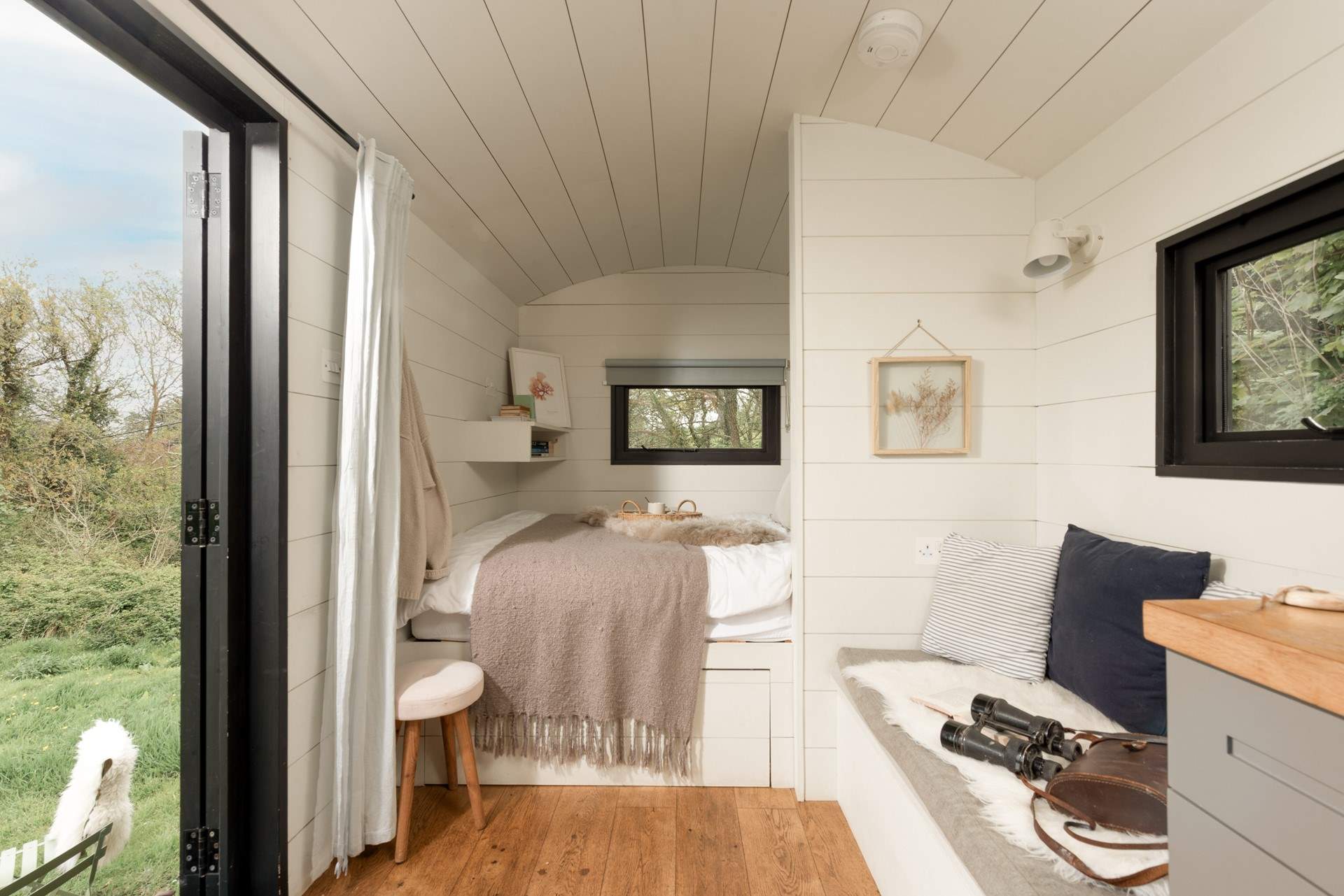 A truly relaxing space for two. 