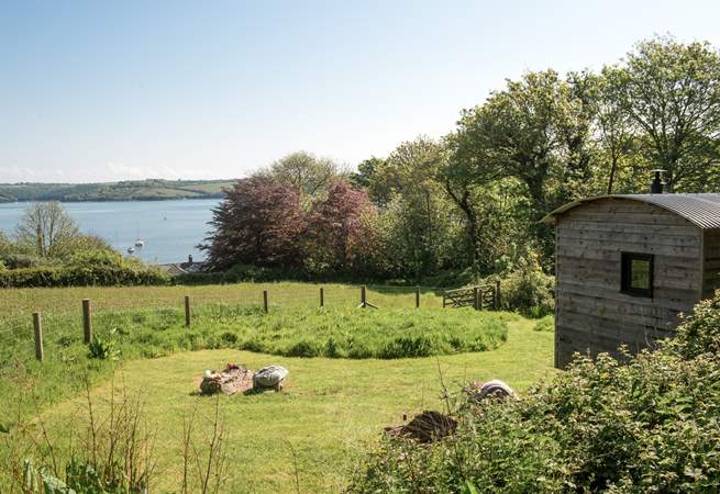 Welcome to Pippin, a truly charming hut, tucked away in a peaceful meadow with endless sea views... 