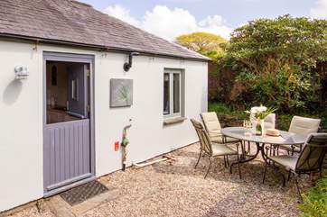 Long champagne lunches at Hawkridge House in the sheltered courtyard.