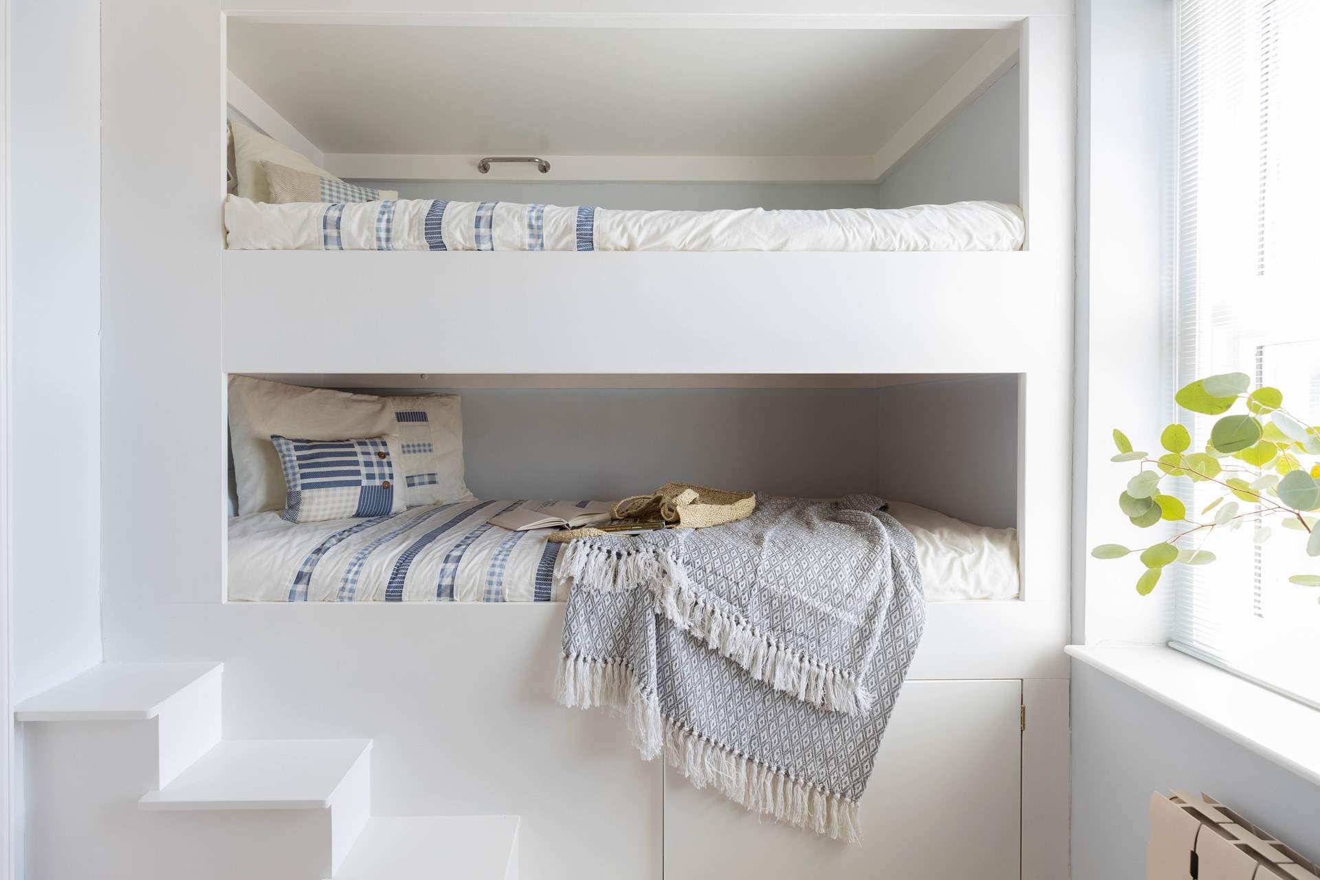 What a cute bedroom. 