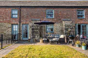 The Old Smokehouse enjoys a wonderful location in the heart of Charlestown
