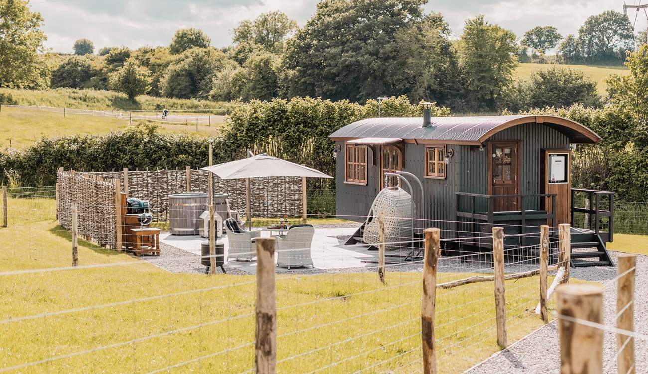 Relax in the evening sunshine as you take in your rural surroundings. 