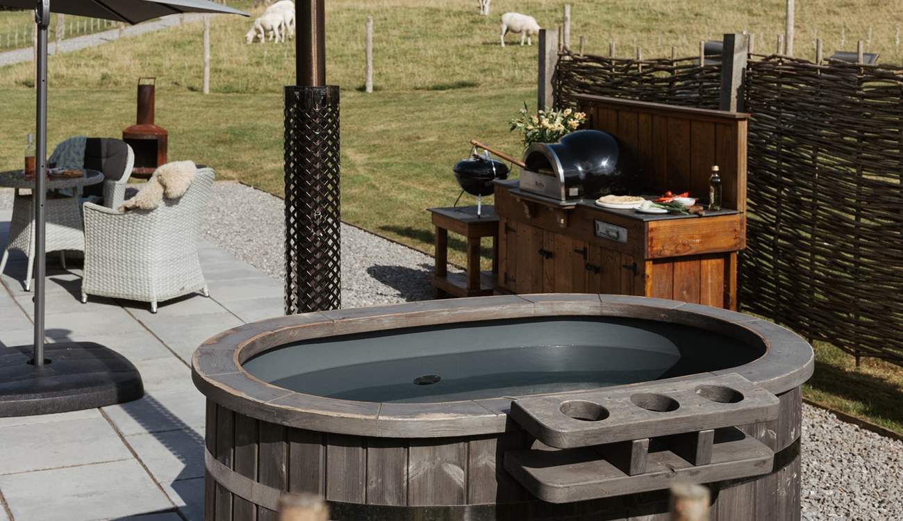 Sink into the steamy tub and say hello to your fluffy neighbours. 