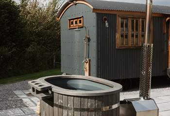 You can also freshen up outside under the alfresco rainfall shower.