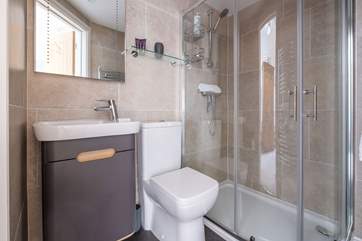 The en suite shower-room.