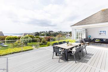 Al fresco dining at its best, just what holidays are all about!