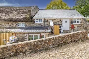 3 Tencery House sits in a row of pretty traditional cottages.