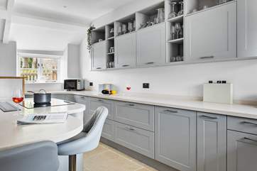 You will find everything you need here, including the all important dishwasher.