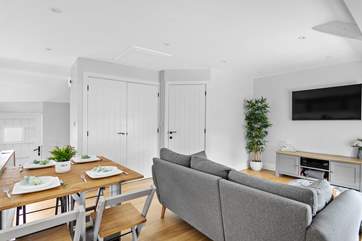 The Smart TV and DVD player will keep everyone entertained.